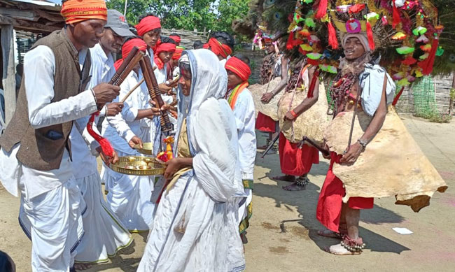 ఆదివాసీ గూడాల్లో దండారి సందడి