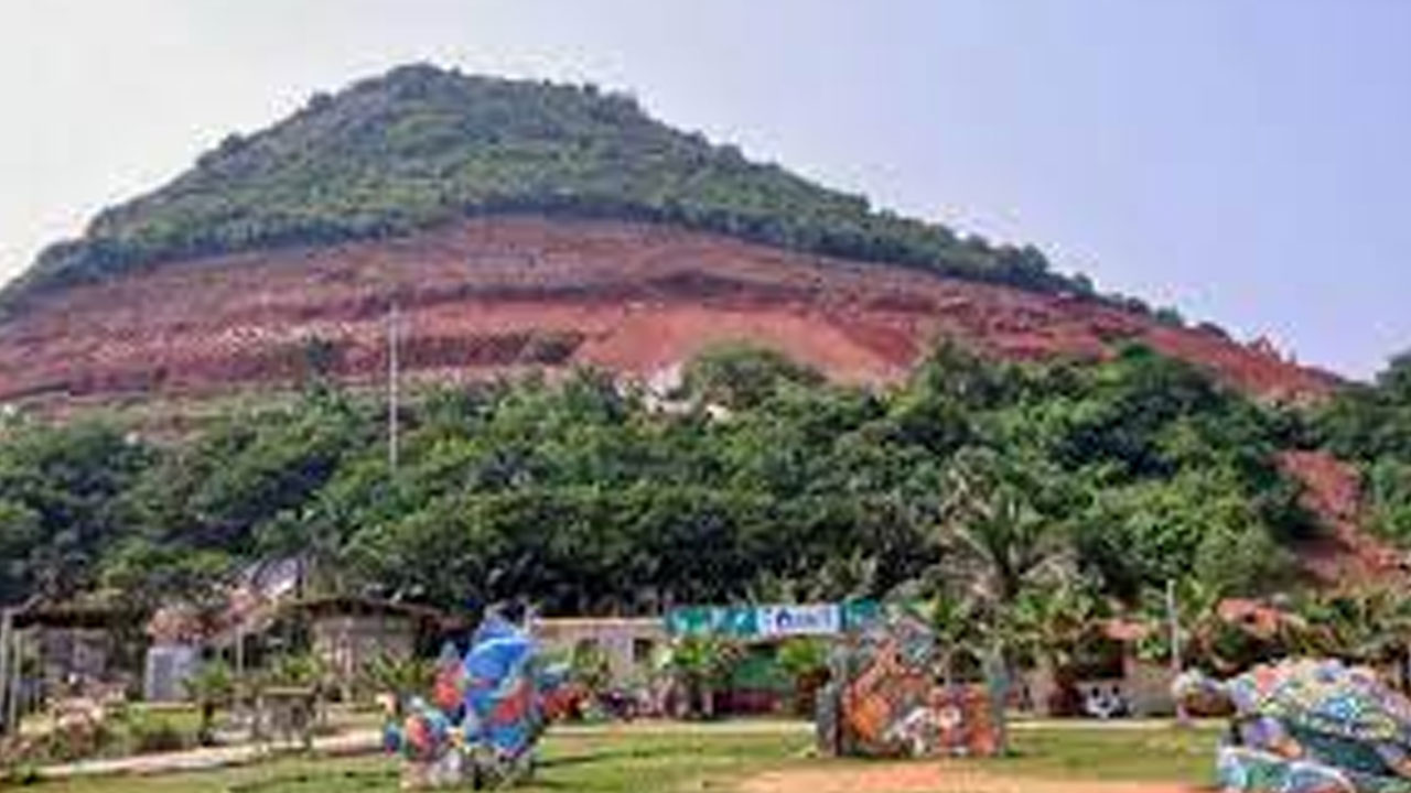 Rushikonda : సీఎం కోసమే రుషికొండపై నిర్మాణాలు!