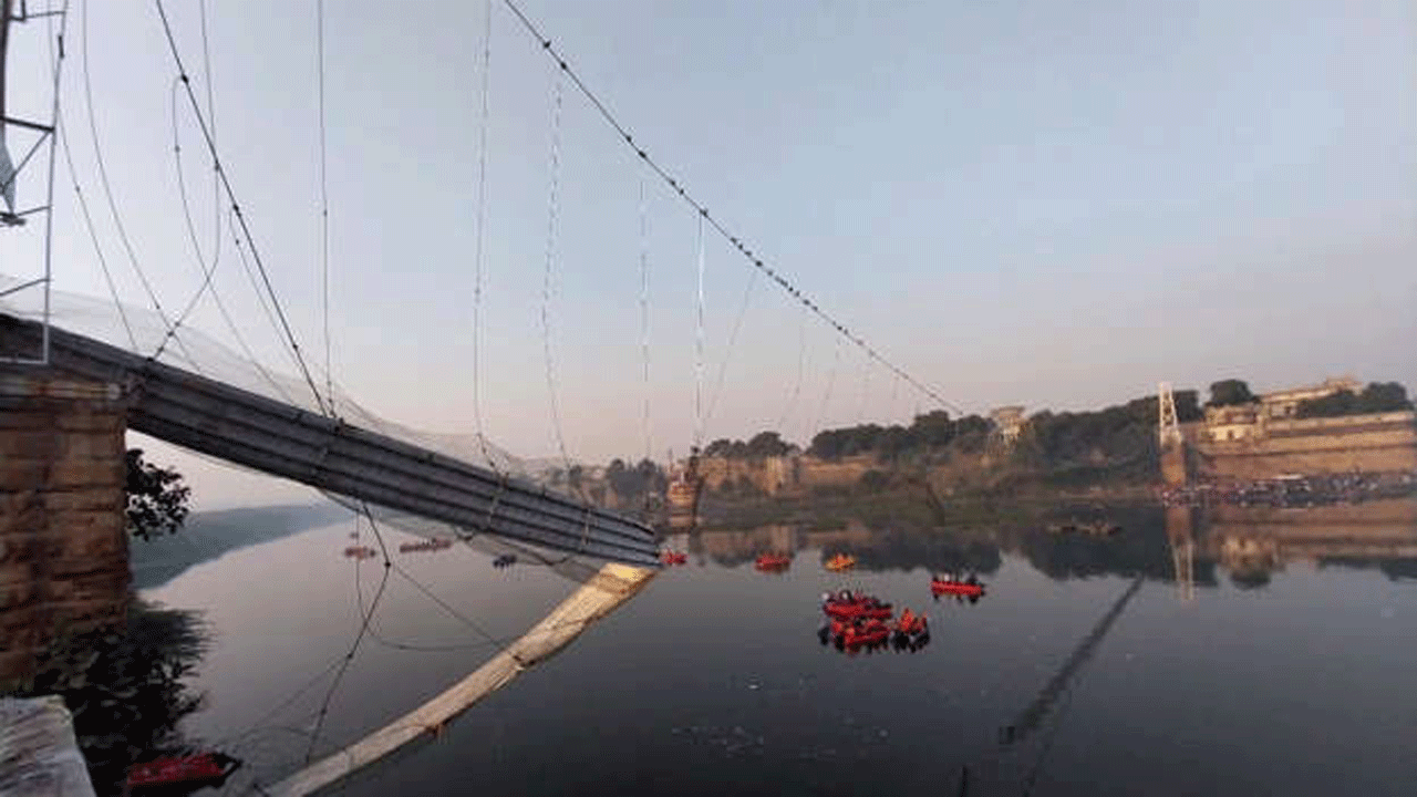 Morbi bridge collapse: బీజేపీ ఎంపీకి చెందిన 12 మంది కుటుంబ సభ్యుల మృతి