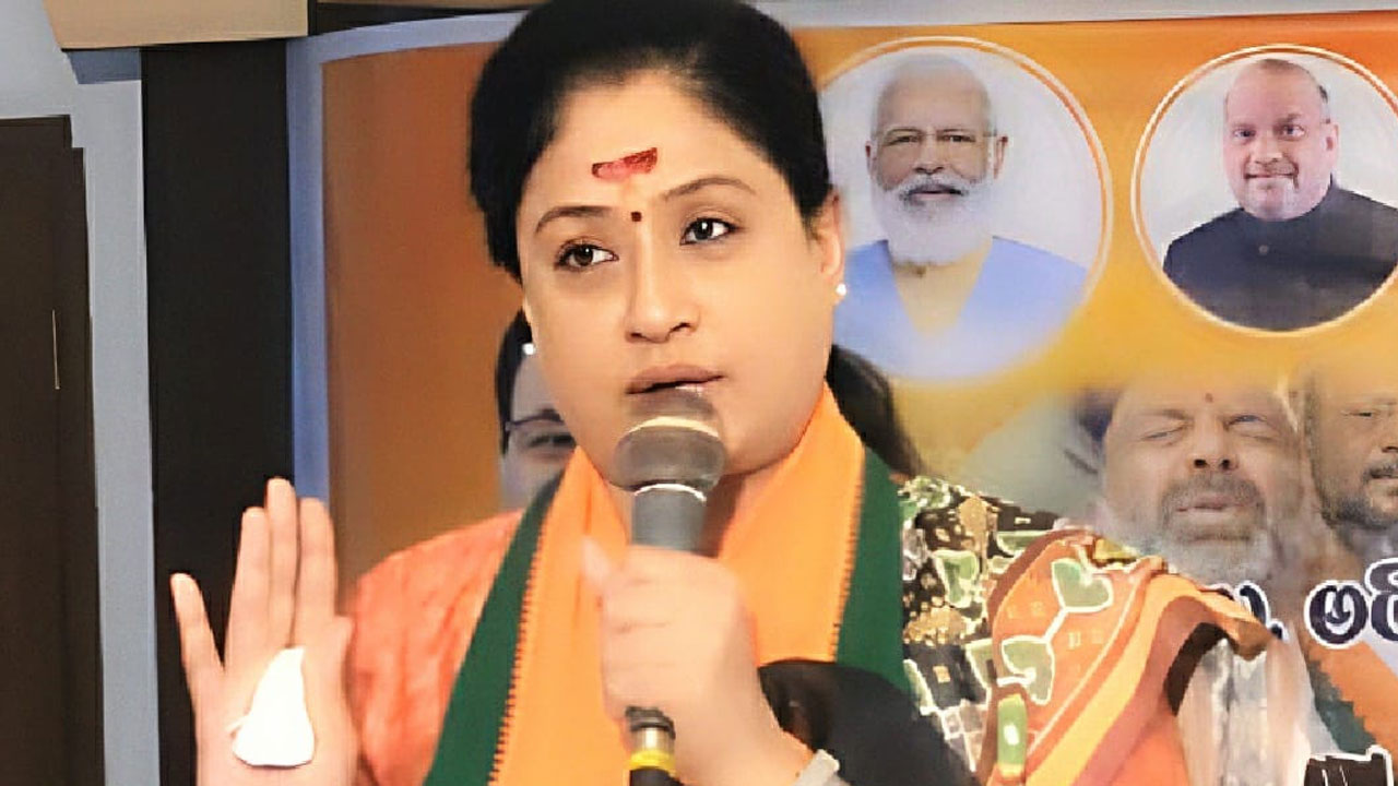 Vijayashanti: పత్తి రైతుల కష్టాలు పట్టవా కేసీఆర్..