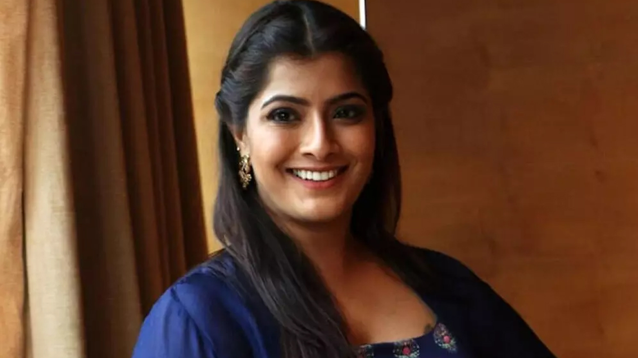 Varalakshmi sarathkumar: సమంత ఫైటర్‌... త్వరలోనే...