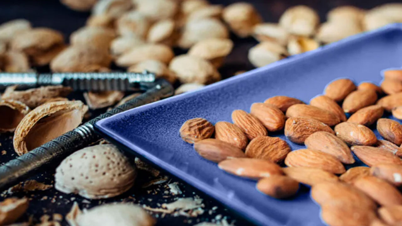 Almonds: బ్యూటిరేట్ ఉత్పత్తిని గణనీయంగా పెంచే బాదాములు.. అధ్యయనంలో తేలింది ఇదే!