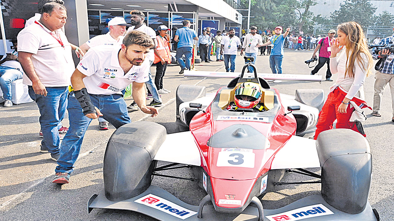 Formula racing: ప్రాక్టీస్‌ అదిరింది..