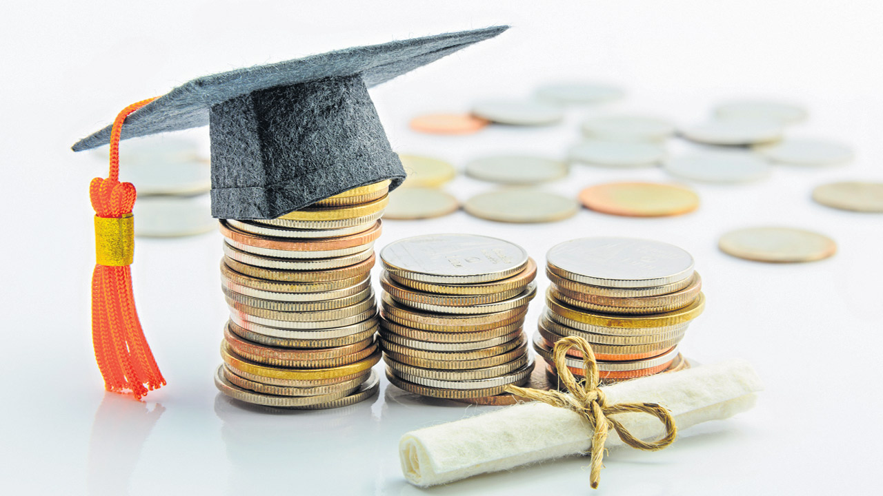 Fee reimbursement  : బకాయిల్లో విద్య