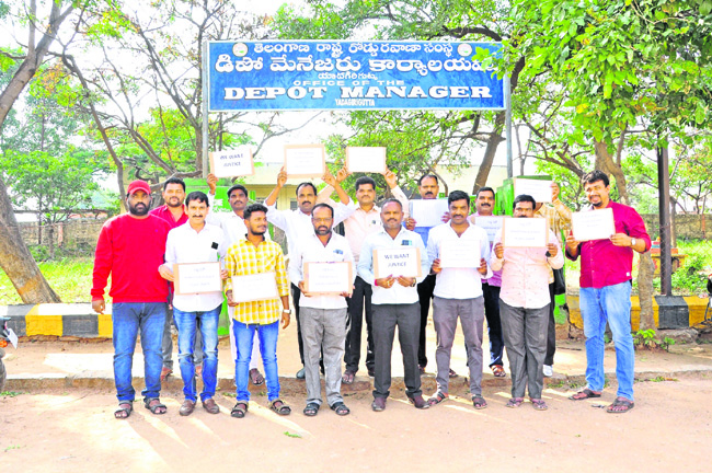 అద్దెబస్సులు నడపలేం 