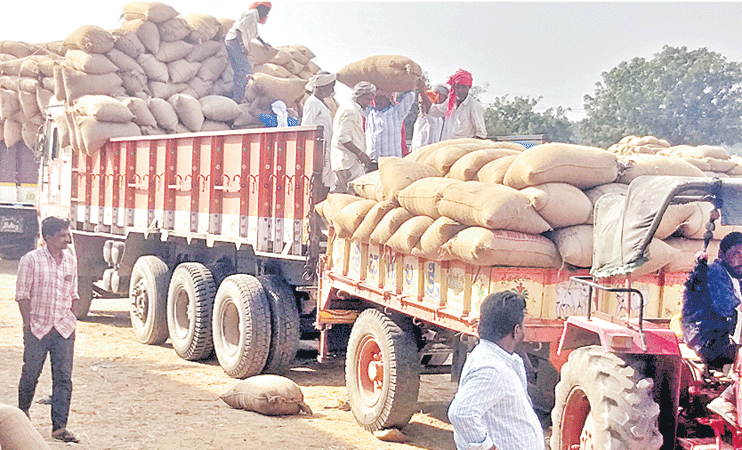 ధాన్యం కొనుగోళ్లలో దోపిడీ | hamali charges on farmers