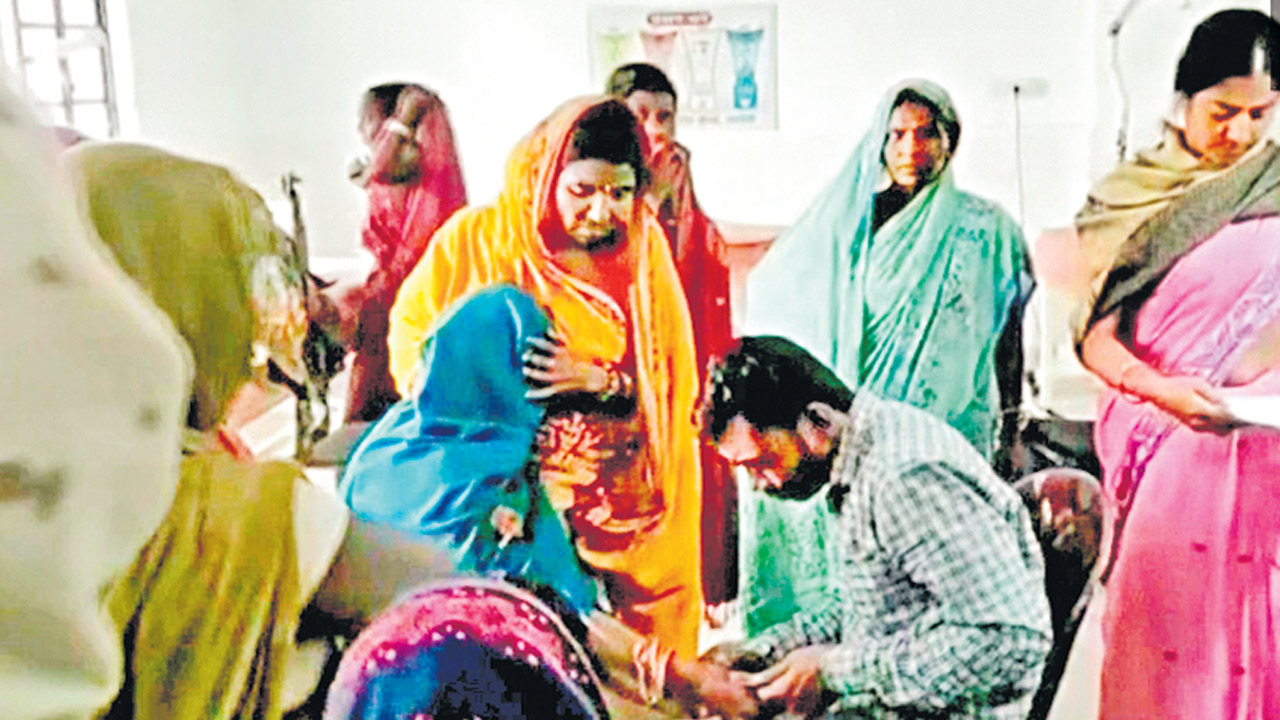 Family planning surgery మత్తు ఇవ్వకుండానే కు.ని. ఆపరేషన్లు! Ku.ni