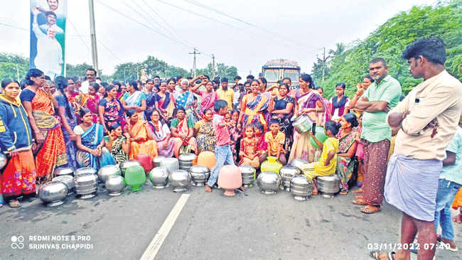  తాగునీటి కోసం రాస్తారోకో