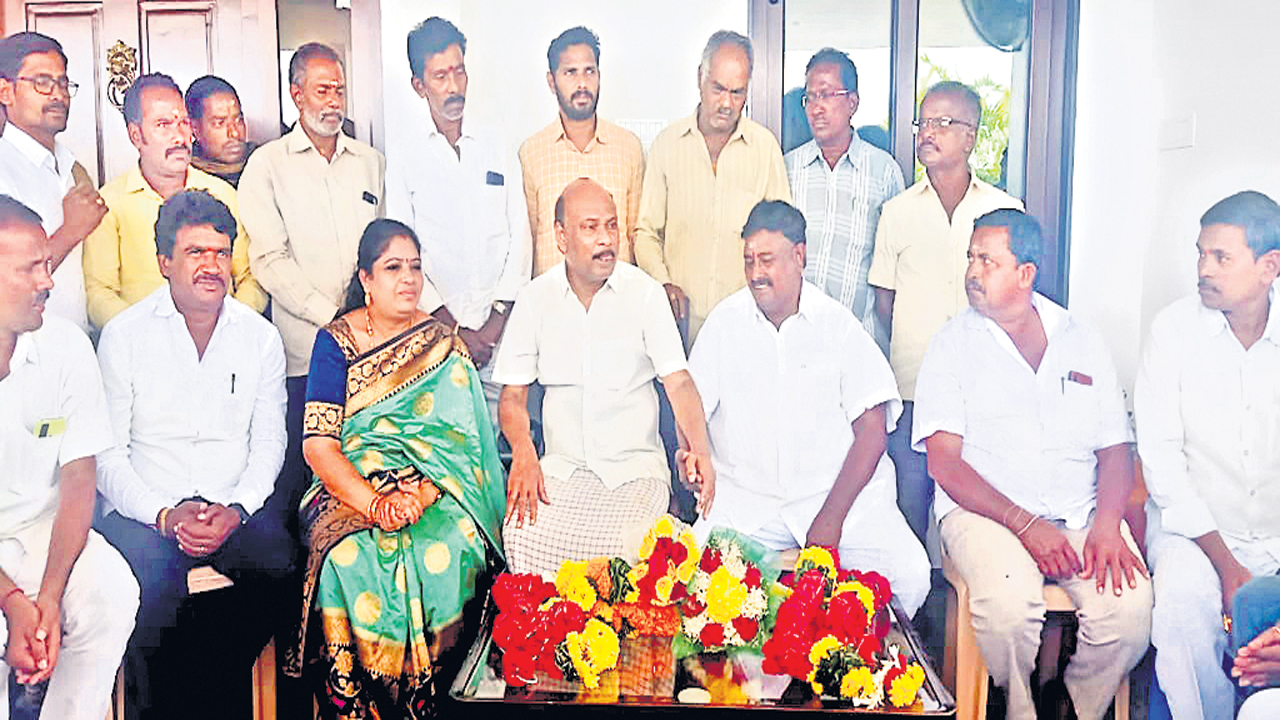 అవినీతి, అక్రమాలపై ప్రశ్నిస్తున్నందునే తప్పడు కేసులు