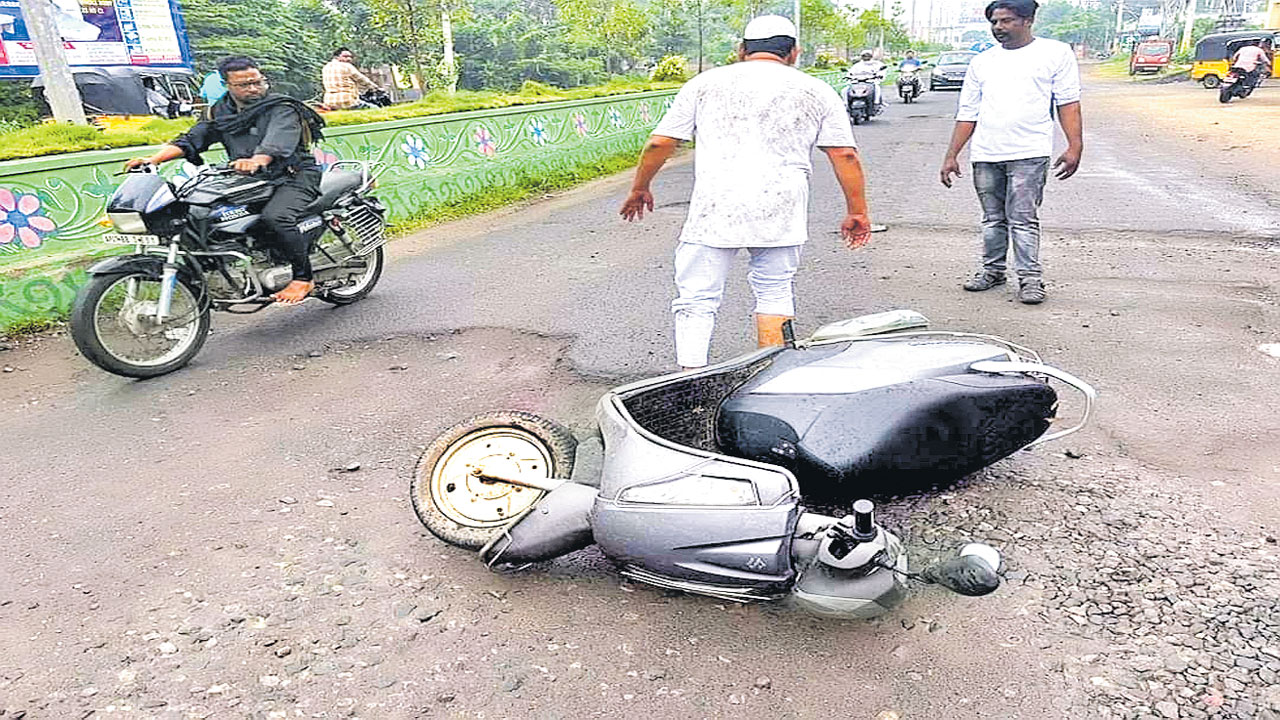 మన పాలనలో అట్లుంటది మరి..!