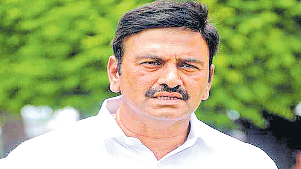 MP Raghurama: ‘సీఎం విశాఖకు వెళ్లొచ్చు.. అవసరం లేని వాడు కోటలో ఉన్న పేటలో ఉన్న ఒకటే’