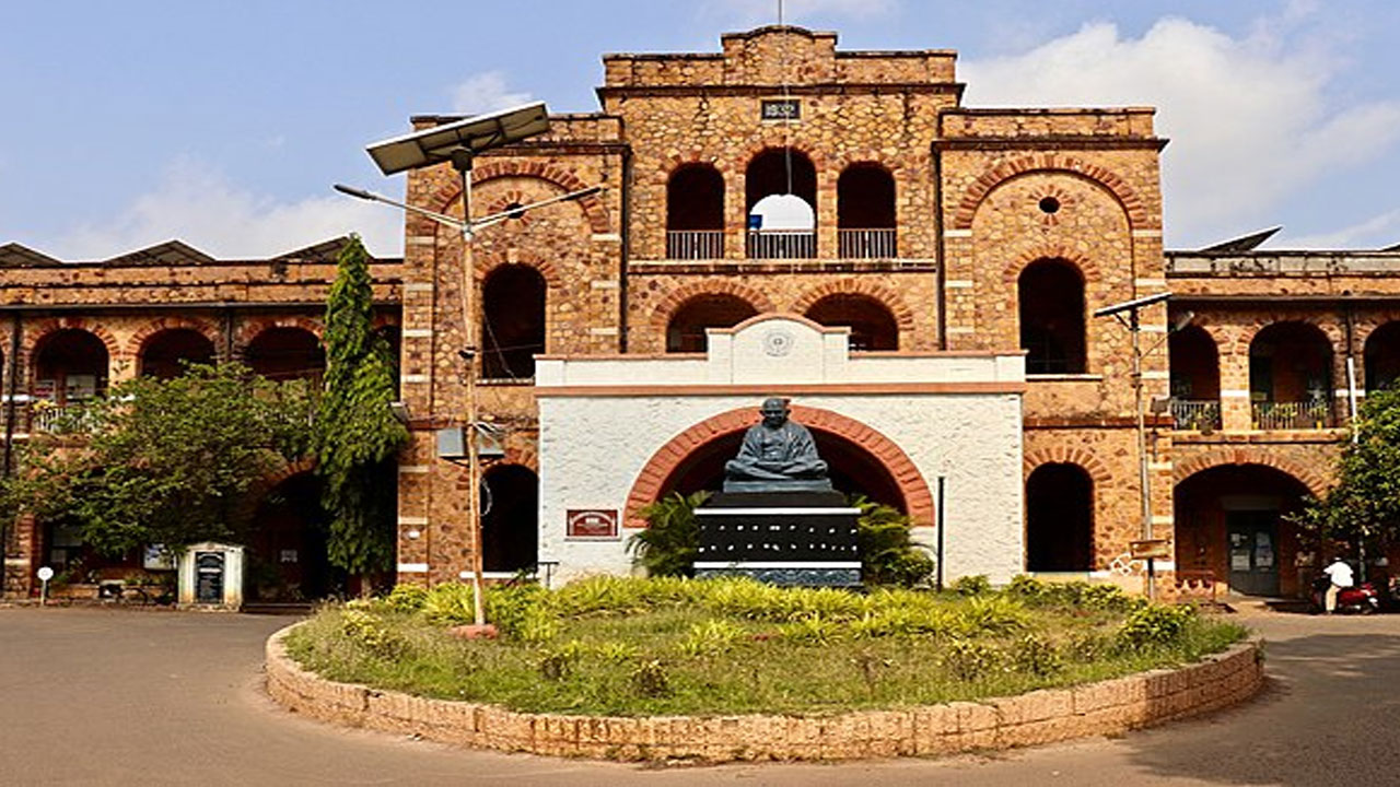 Eluru Sessions Court డిపాజిటర్స్ యాక్ట్ కేసులో ఏలూరు సెషన్స్ కోర్టు