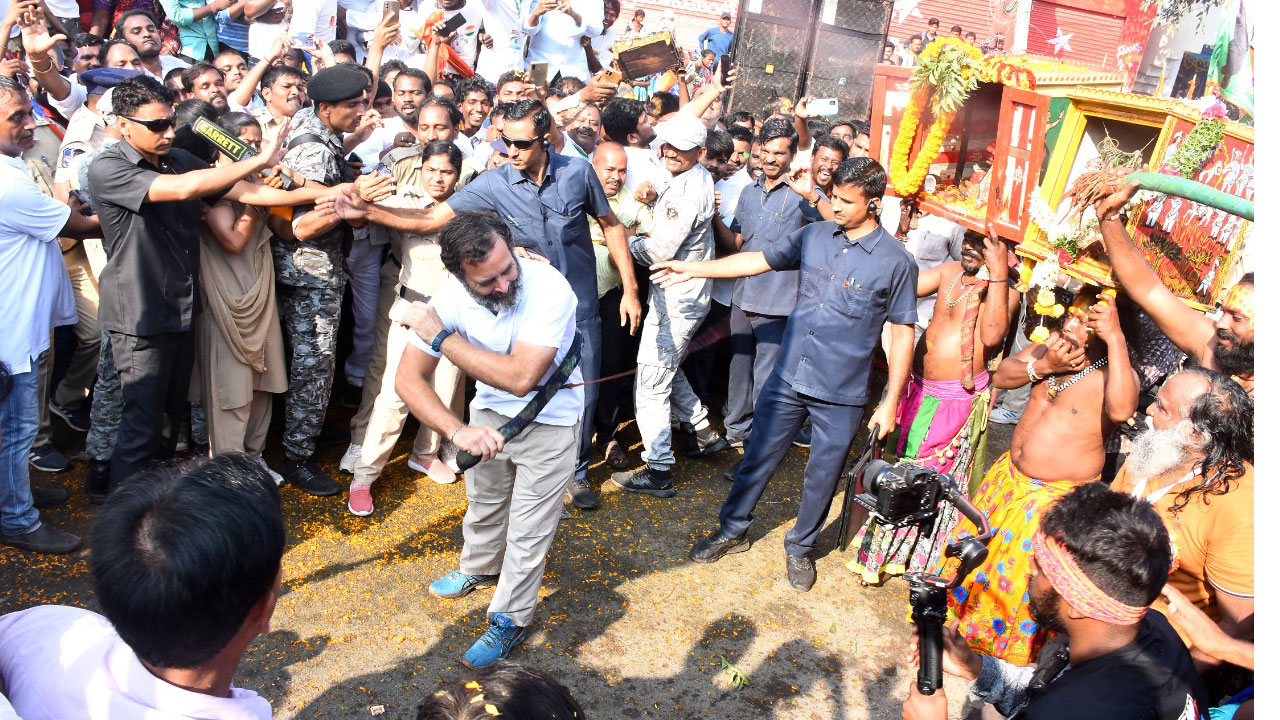 Bharat Jodo Yatra: సంగారెడ్డిలో సందడి చేసిన రాహుల్‌గాంధీ 