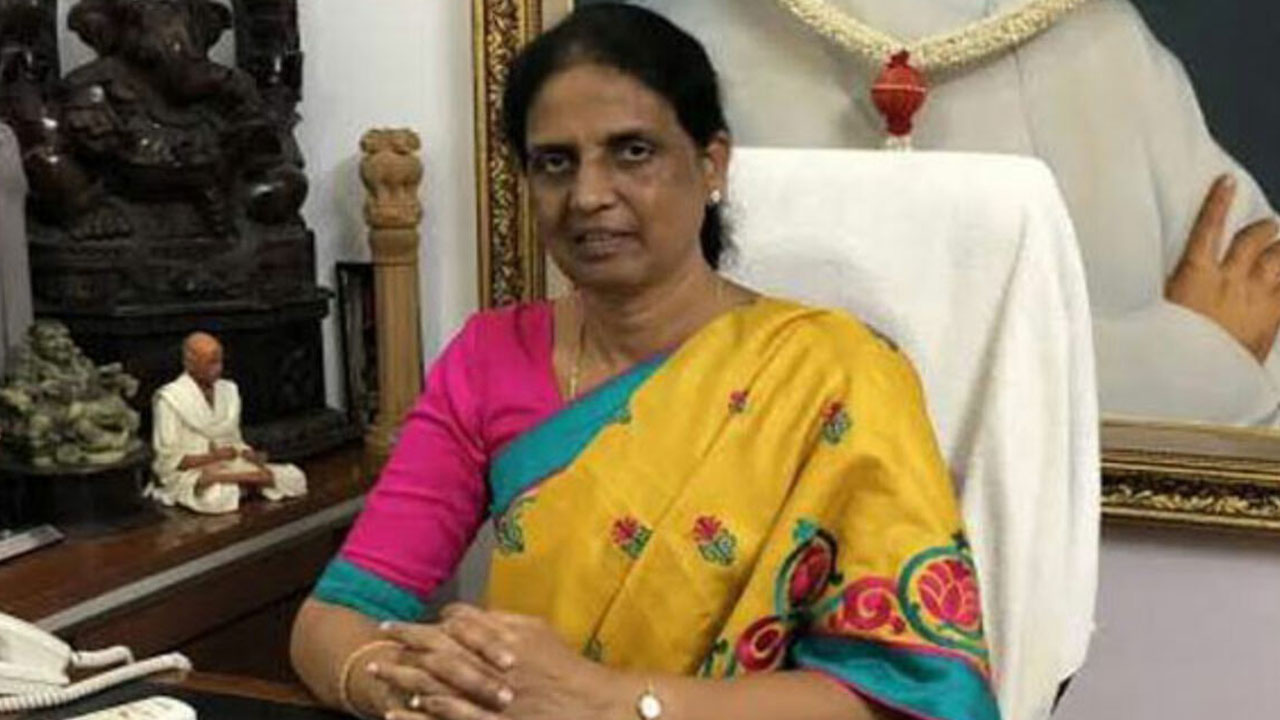 Sabitha Indra Reddy: దరఖాస్తు చేసుకున్న విద్యార్థులందరికీ హాస్టల్ కేటాయింపు