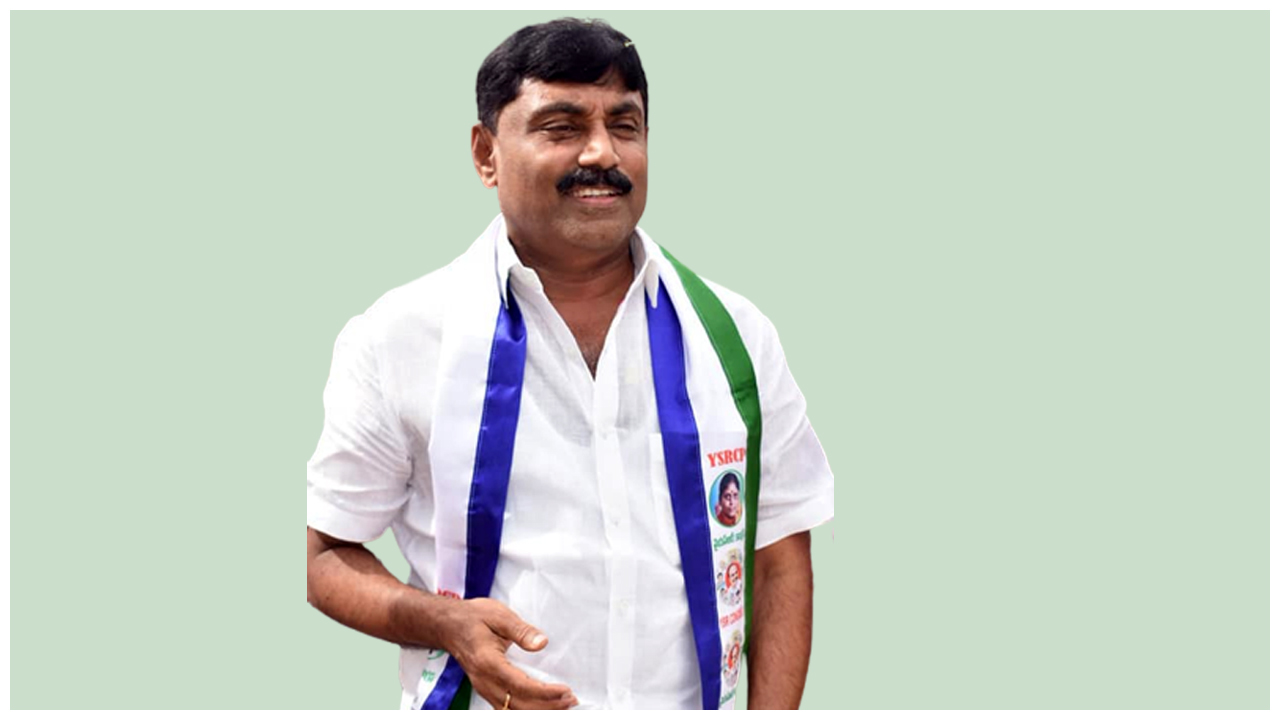 YCP MLA: సమస్య చెబుతున్న వ్యక్తిపై చేయిచేసుకున్న జగన్‌ మేనమామ