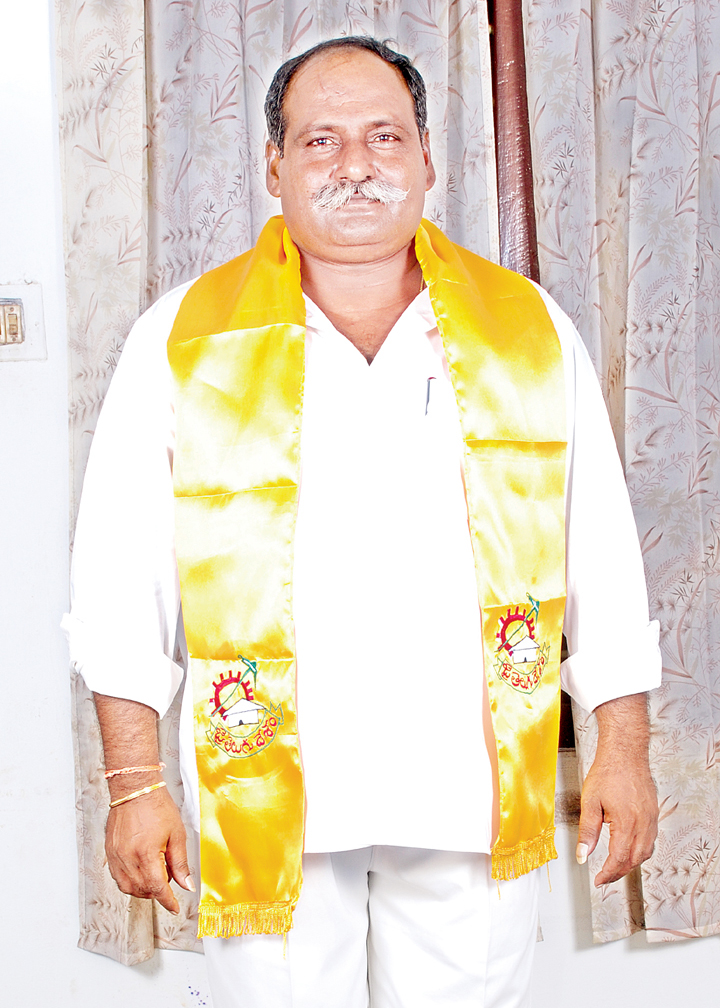 Velagapudi Ramakrishna Babu: పోలీసులు వైసీపీ కండువాలు కప్పుకుని ఉద్యోగాలు చేస్తున్నారు