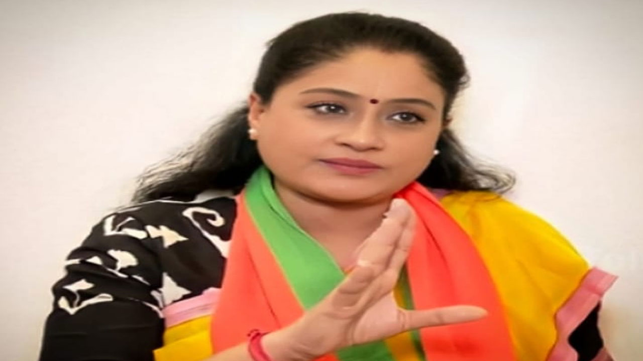 Vijayashanti: విద్యావ్య‌వ‌స్థ‌ను భ్ర‌ష్టు ప‌ట్టిస్తున్న కేసీఆర్‌కు విద్యార్థులు గట్టి గుణపాఠం చెప్ప‌డం ఖాయం