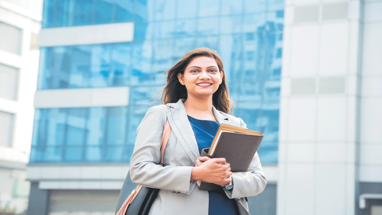  Applications: UOHలో రిసెర్చ్‌ ఇంటర్న్‌లు