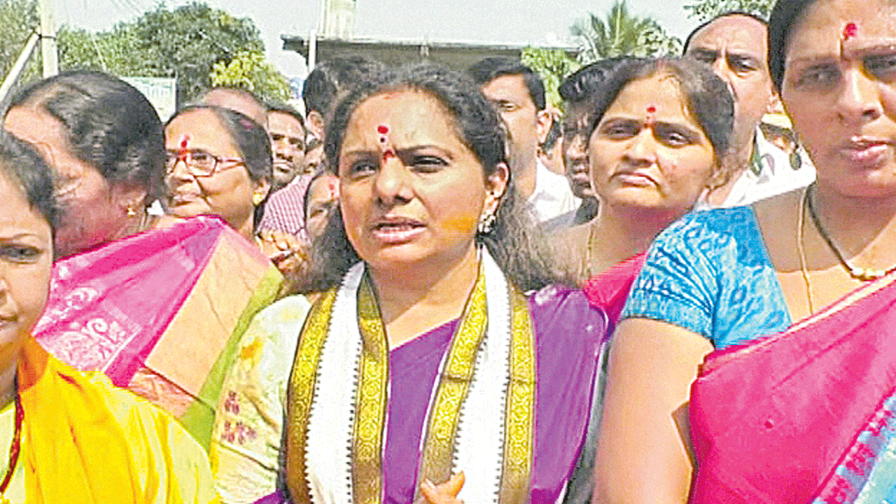 MLC Kavita : కేసీఆర్‌ వెంటే తెలంగాణ ప్రజలు 