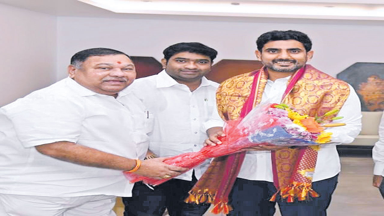  లోకేష్‌ను కలిసిన కాసాని