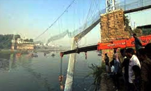 Morbi  bridge collapse: మున్సిపాలిటీ చీఫ్ ఆఫీసర్ సస్పెండ్