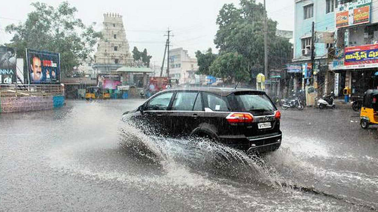 Heavy rains: నెల్లూరులో ఎడతెరపిలేని వర్షాలు.. స్తంభించిన జనజీవనం