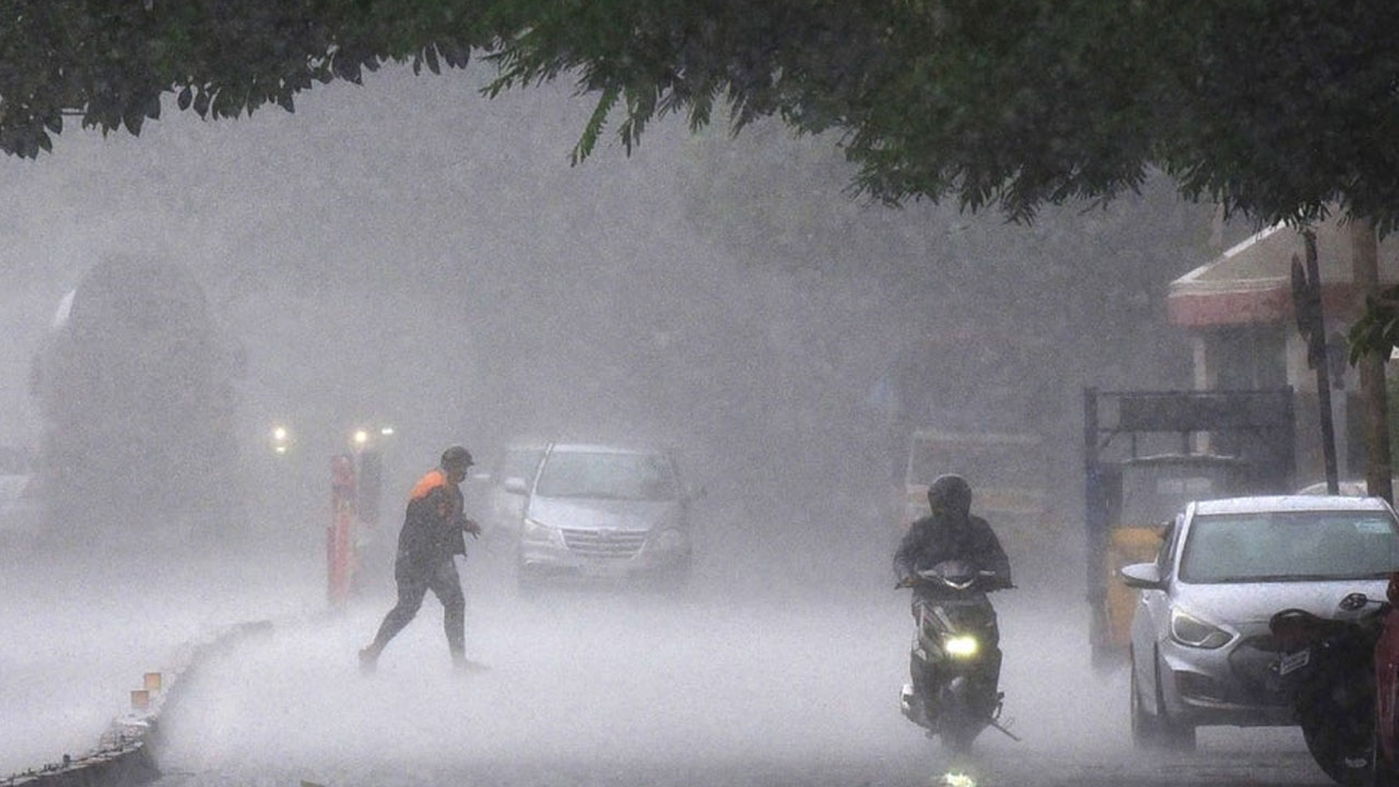 rains: వాయుగుండం.. దక్షిణ కోస్తా, రాయలసీమలలో భారీ వర్షం