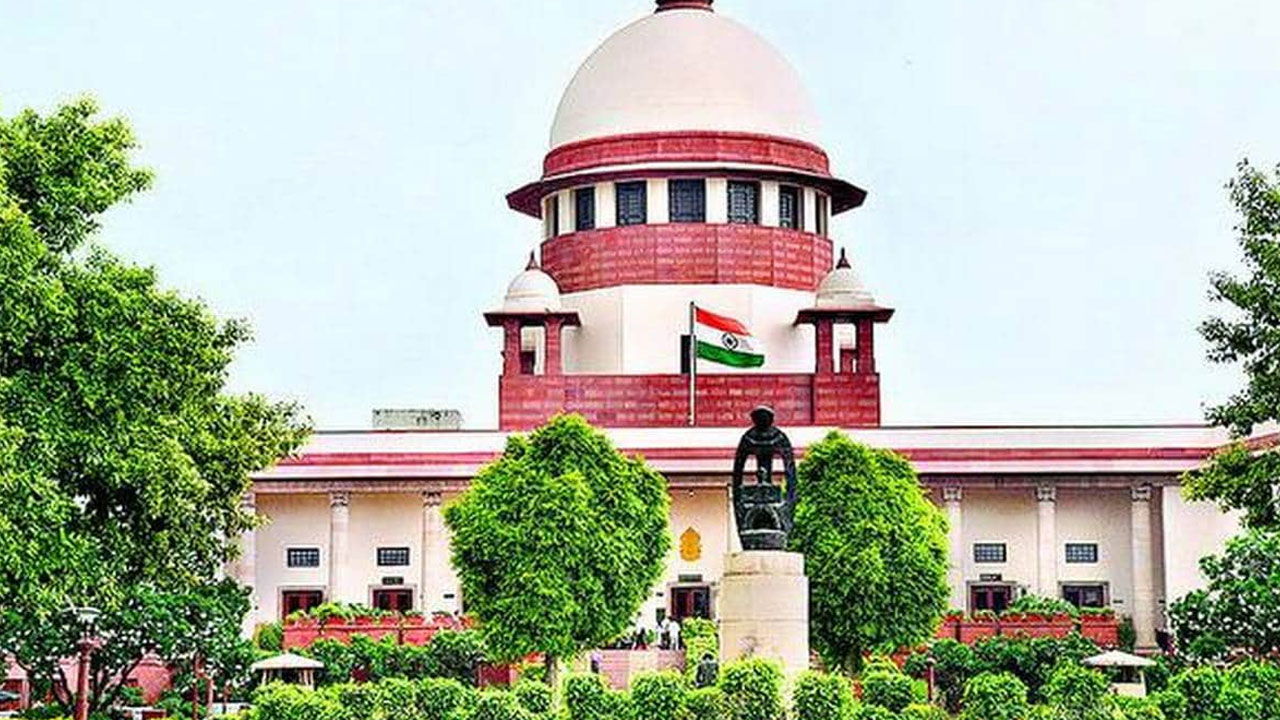 Supreme Court: జగన్ అక్రమాస్తుల కేసులో మాజీ ఐఏఎస్ బీపీ ఆచార్యకు నోటీసులు 