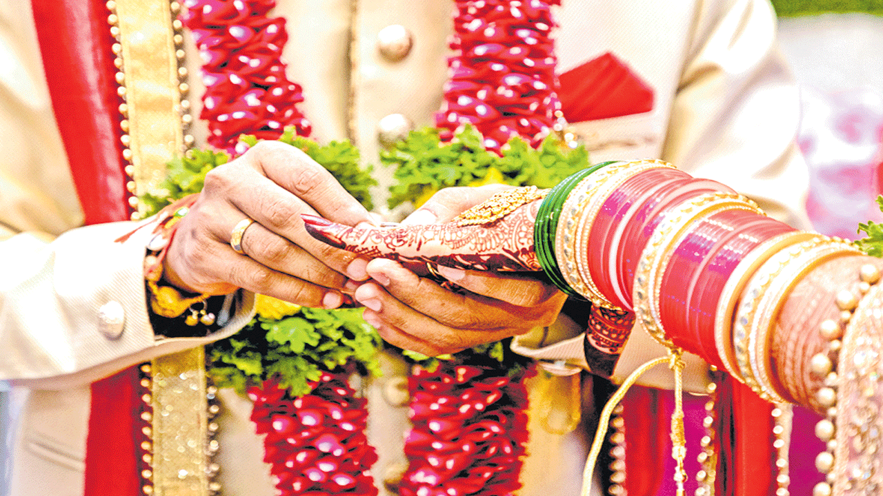 Weddings : తెలుగు రాష్ట్రాల్లో పెళ్లి సందడి