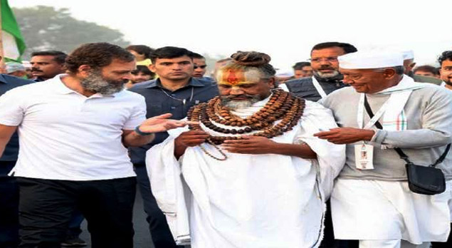 Bharat Jodo Yatra: రాహుల్ యాత్రలో వివాదాస్పద బాబా