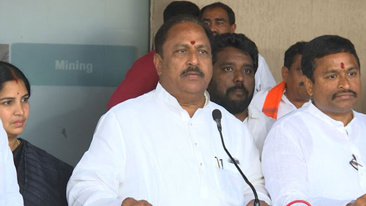 YCP MINISTER: అందరికీ బదులిస్తానంటాడు.. అధికారం కోసమే పవన్ పార్టీ పెట్టాడా?