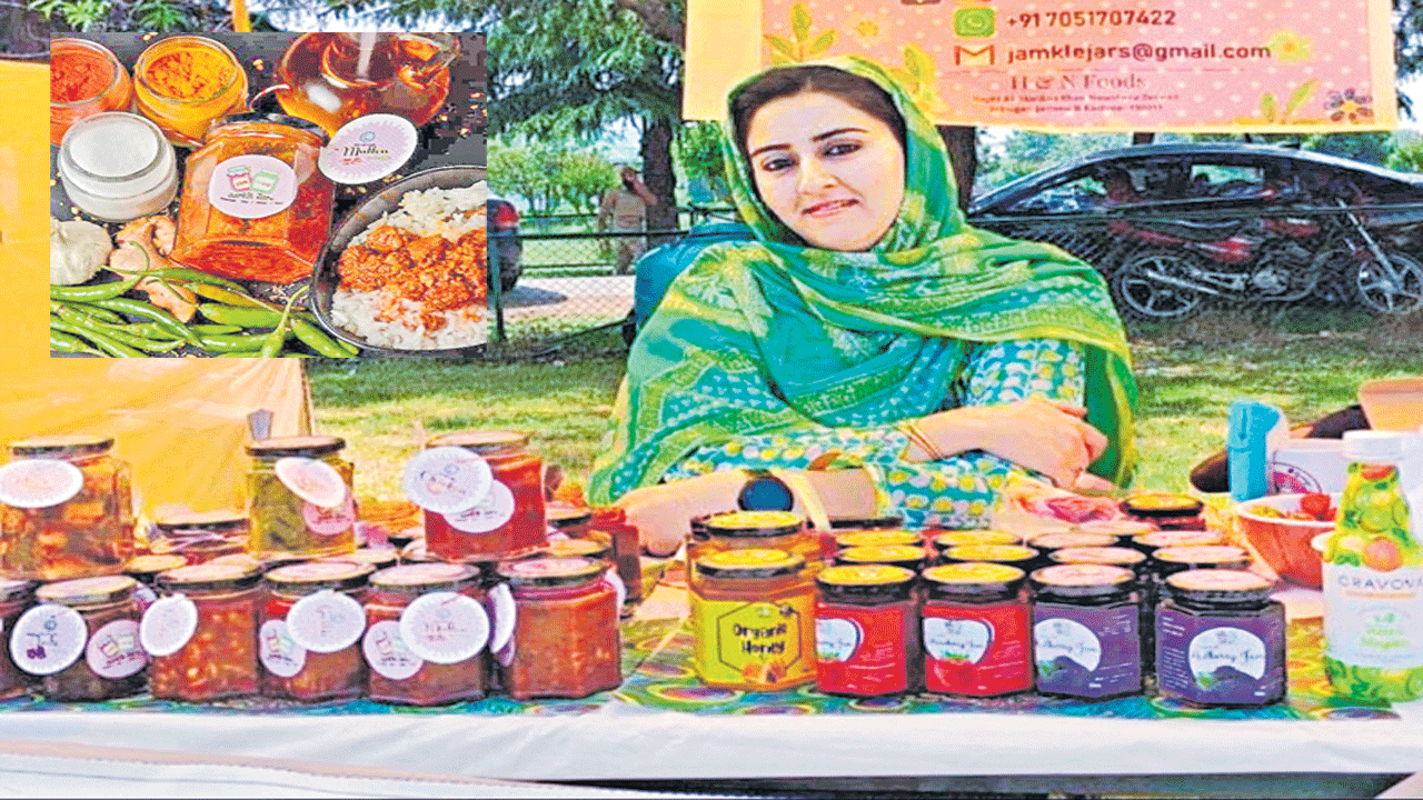 Kashmir  Pickles : కాశ్మీరు లోయలో.. పచ్చళ్ల తయారీలో...         
