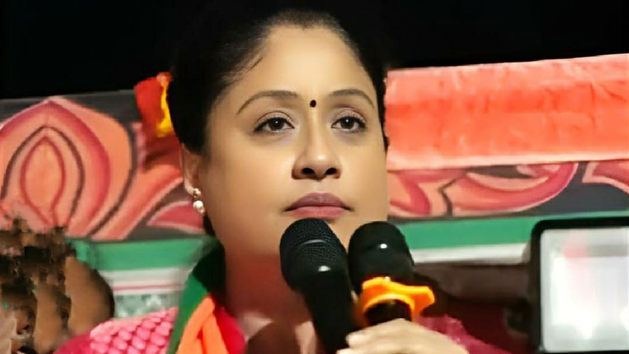 Vijayashanti: రైతుల ప్రాణాలు తీసే రాక్షస ప్రభుత్వం టీఆర్ఎస్