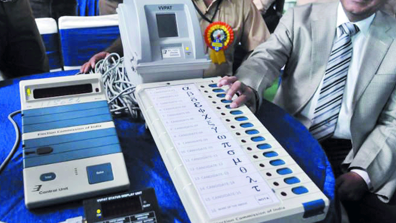 Gujarat Polls : బీజేపీకి తొలి ఆధిక్యం