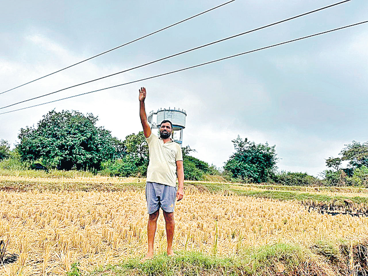 ప్రమాదకరంగా కరెంటు వైర్లు!