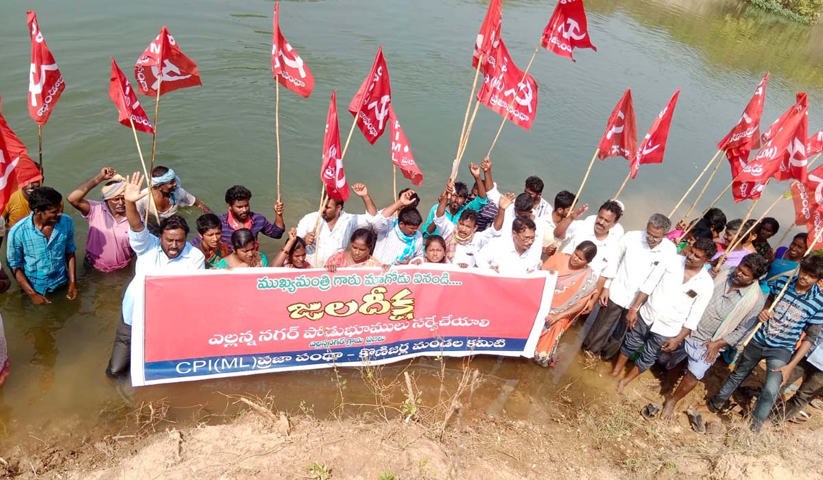 పోడు భూములకు పట్టాలు ఇవ్వాలి