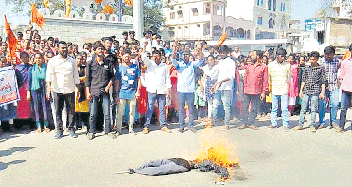 విద్యారంగ సమస్యలను పరిష్కరించాలి