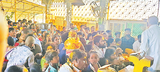 భక్త జనసంద్రం.. కొండపోచమ్మ ఆలయం