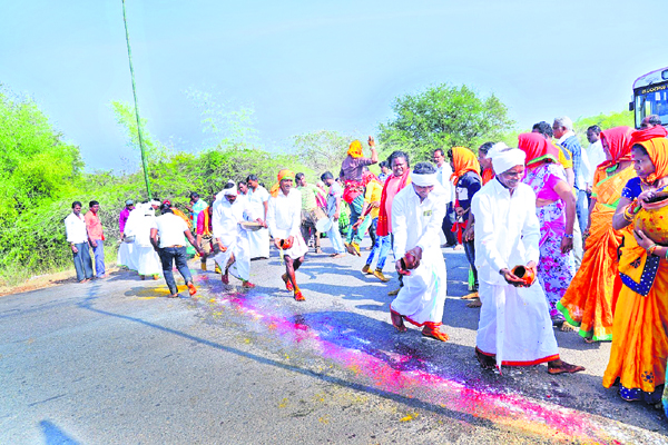 ‘చింతలగట్టు’లో మండమెలిగె పండుగ