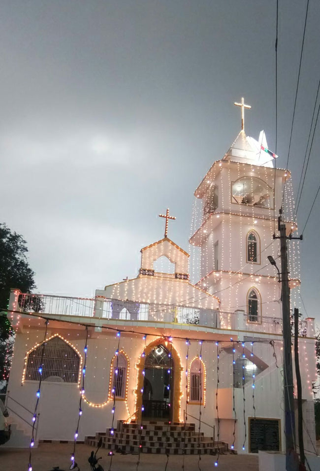 ముస్తాబైన చర్చిలు