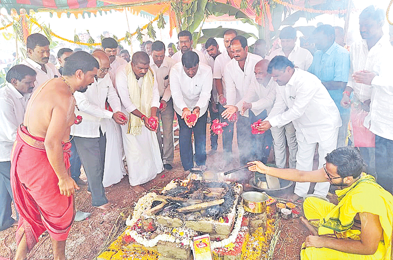 దైవచింతన అలవర్చుకోవాలి : ఎమ్మెల్యే