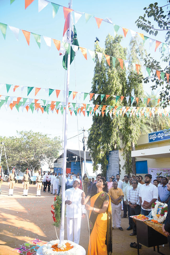 భారత రాజ్యాంగం ప్రపంచానికే ఆదర్శం