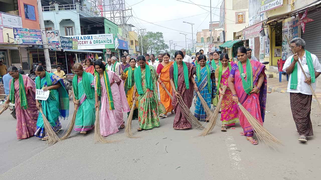 అమరావతి అభివృద్ధిపై దృష్టి పెట్టండి