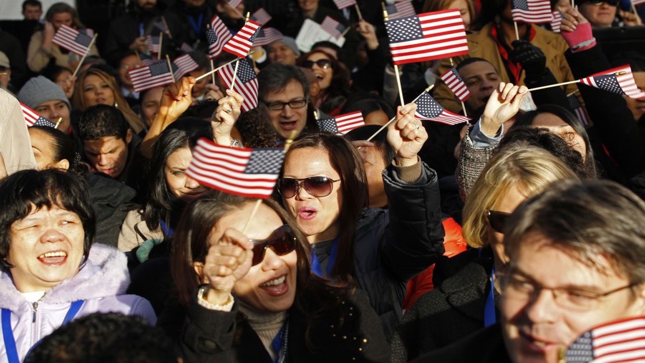 Asian American: అగ్రరాజ్యం అమెరికాలో ఆసియా వాసుల హవా.. చైనాకు భారత్ గట్టిపోటీ