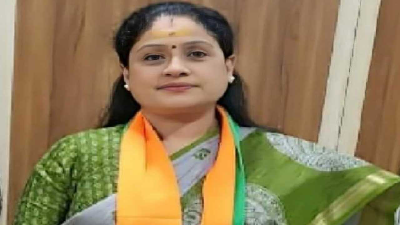 Vijayashanthi: కేసీఆర్ పక్క రాష్ట్రాలకు వెళ్లాలనే ఆశతో... పక్క రాష్ట్రాల పార్టీలు తెలంగాణకు వచ్చే కార్యాచరణ