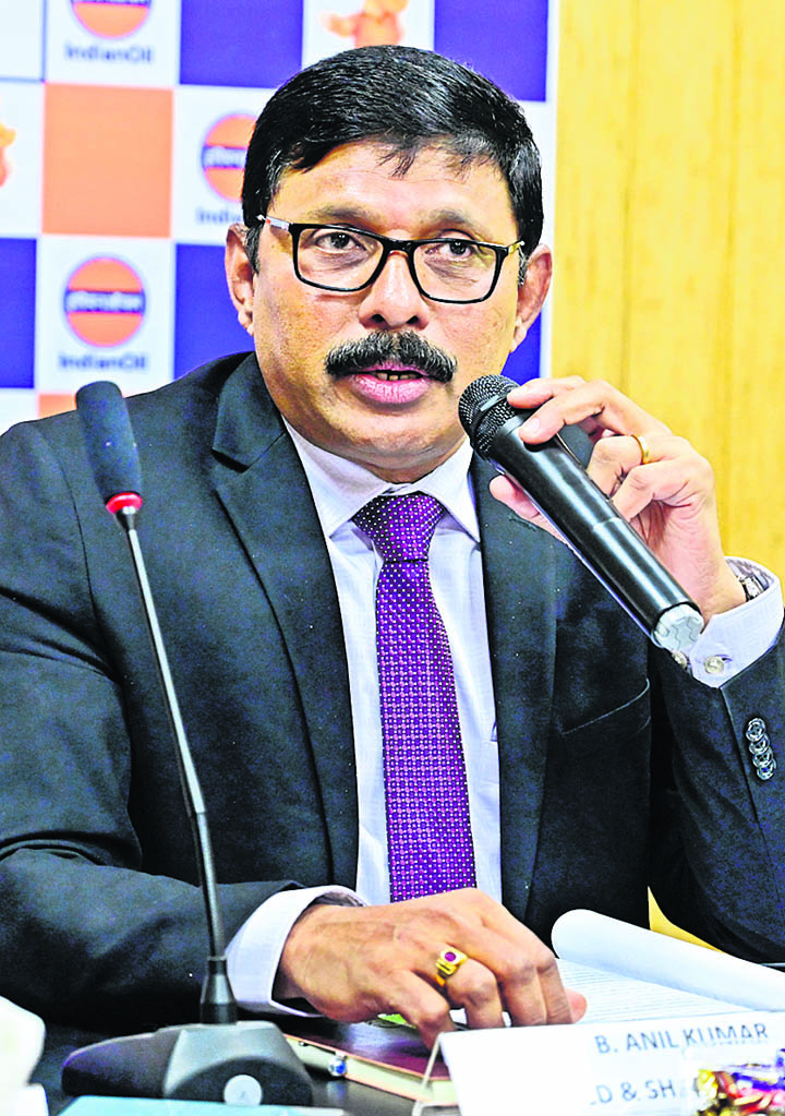 ప్రజల చెంతకు ఈవీ చార్జింగ్‌, మినీ గ్యాస్‌ సిలెండర్‌ స్టేషన్లు