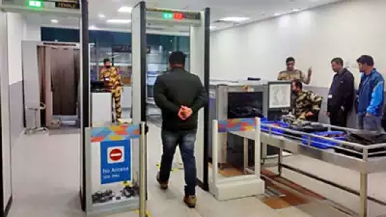 Air Travellers: చెక్‌ ఇన్‌ కష్టాలకు చెక్‌.. ఇక ఫోన్లు, ల్యాప్‌టాప్‌లు బయటకు తీయక్కర్లేదు!