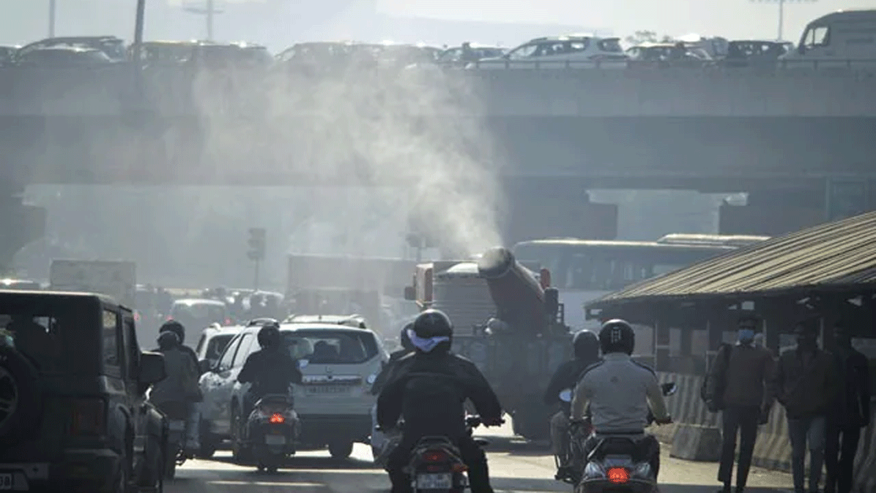 Delhi Air Pollution: ఢిల్లీ ప్రభుత్వం సంచలన నిర్ణయం...ప్రజలకు వర్క్ ఫ్రం హోం, కార్ పూల్ సలహా 