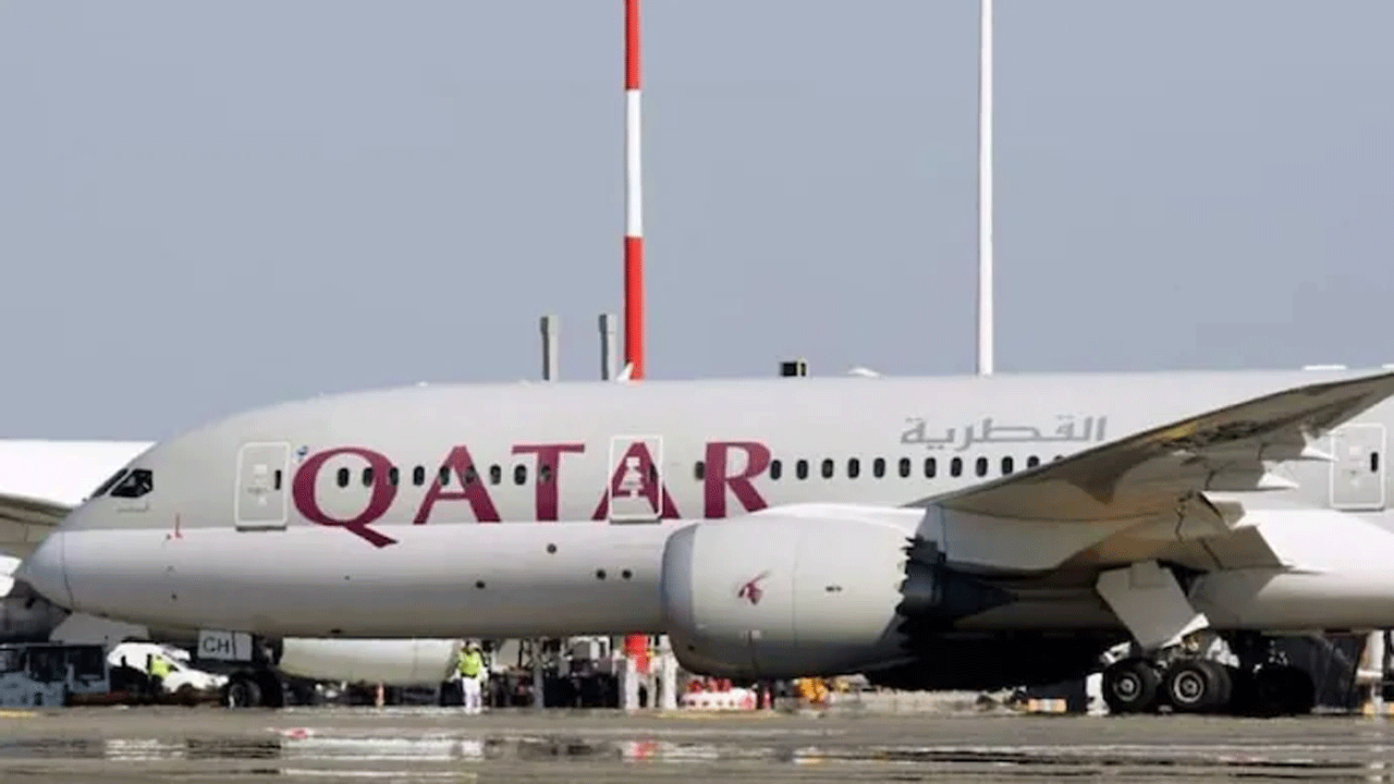 Qatar Airways: దోహా-జకార్తా విమానంలో సాంకేతిక లోపం...ముంబయిలో అత్యవసర ల్యాండింగ్ 