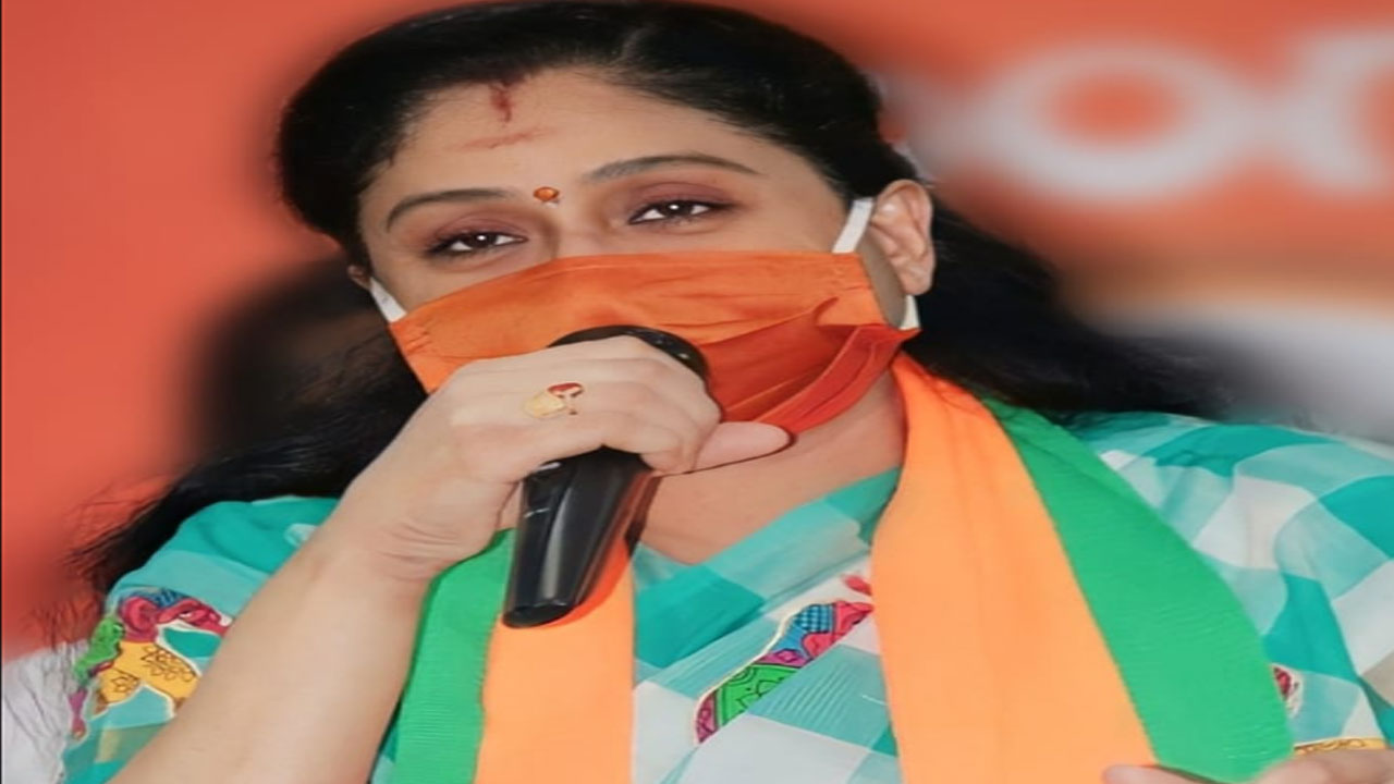 Vijayashanthi: రిపబ్లిక్ డే వేడుకలపై కేసీఆర్ నిర్లక్ష్యం